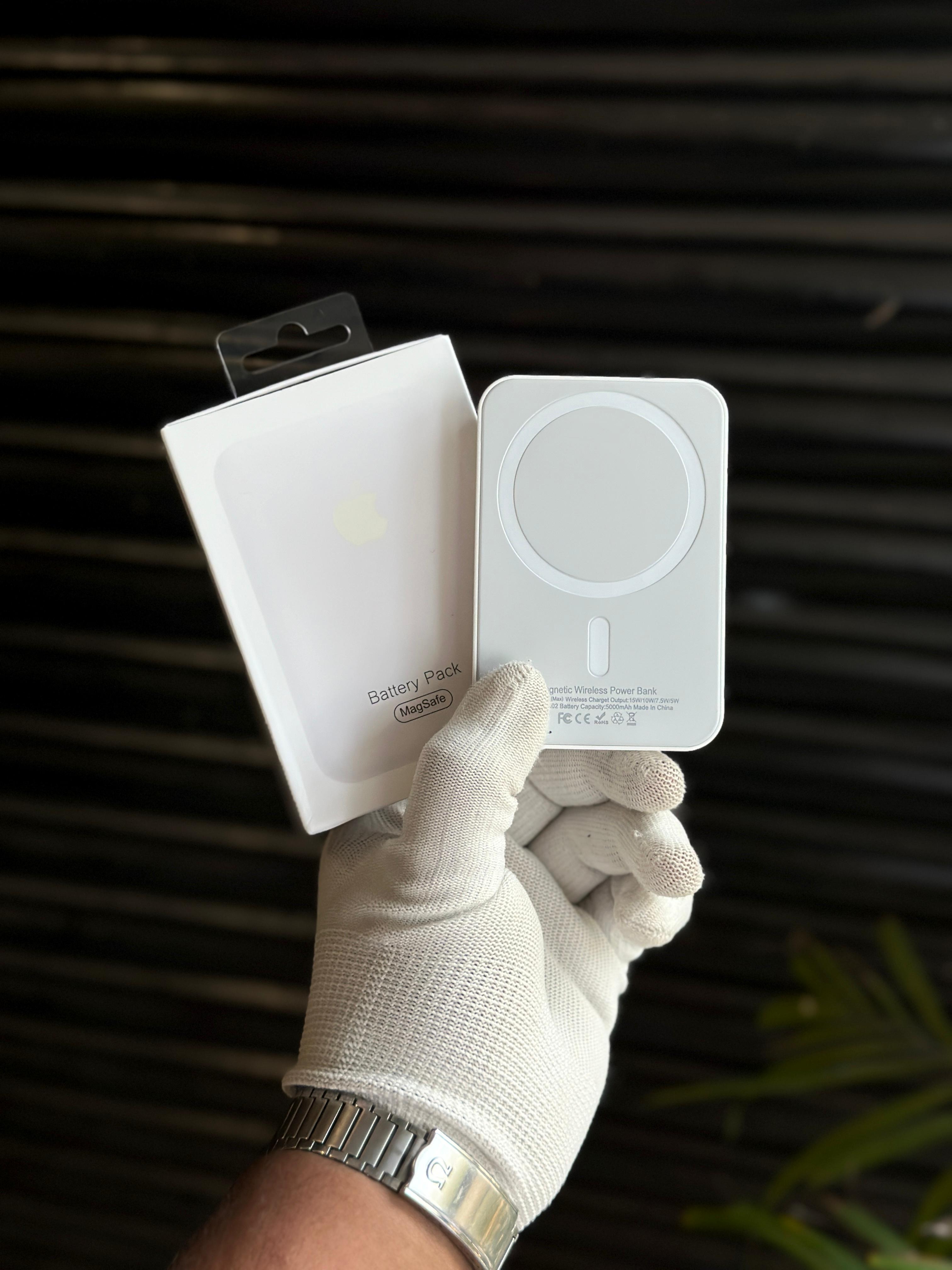 iPhone MAGSAFE Wireless  Power Bank